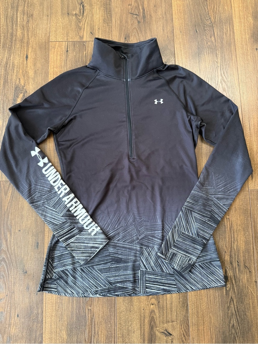 Under Armour Women’s Cold Gear Black Gradient Design Pullover 1/2 Zip Size M